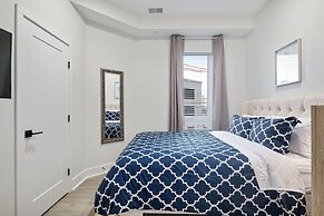 Bright 3 Bedroom + Rooftop Views