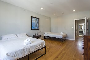 Philly's Finest - Roof Deck, Pool Table and More