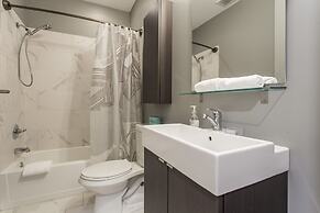 Philly's Finest - Roof Deck, Pool Table and More