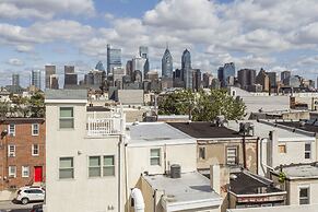 Philly's Finest - Roof Deck, Pool Table and More