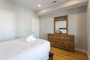 Philly's Finest - Roof Deck, Pool Table and More