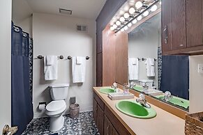 4 BD 2.5 Baths! Steps Away From Liberty Bell!