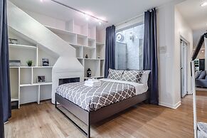 4 BD 2.5 Baths! Steps Away From Liberty Bell!