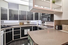 4 BD 2.5 Baths! Steps Away From Liberty Bell!