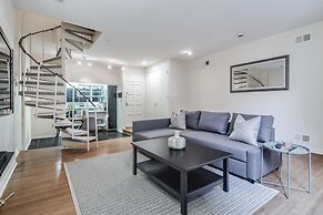 4 BD 2.5 Baths! Steps Away From Liberty Bell!