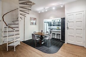 4 BD 2.5 Baths! Steps Away From Liberty Bell!