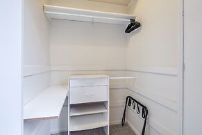 4 BD 2.5 Baths! Steps Away From Liberty Bell!