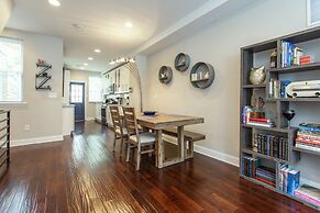 Home Away From Home - Grad Hospital Gem With Patio