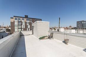 Majestic Nolibs Retreat - Roof Deck and Balcony