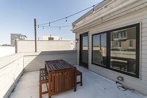 Majestic Nolibs Retreat - Roof Deck and Balcony