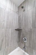 Majestic Nolibs Retreat - Roof Deck and Balcony