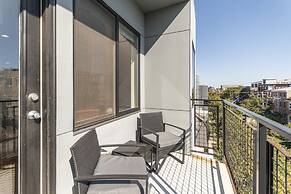 Majestic Nolibs Retreat - Roof Deck and Balcony