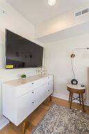 Majestic Nolibs Retreat - Roof Deck and Balcony