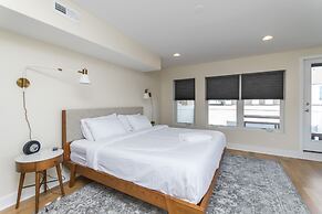 Majestic Nolibs Retreat - Roof Deck and Balcony