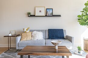 Majestic Nolibs Retreat - Roof Deck and Balcony