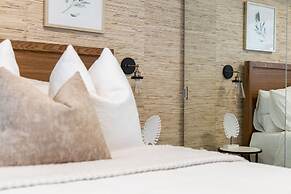 Sarkar Suites - Cumberland Street