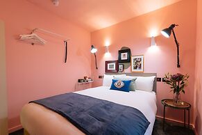 The Warwick by Aura Collection