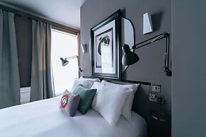 The Warwick by Aura Collection