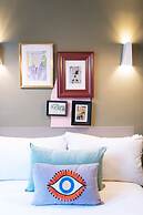 The Warwick by Aura Collection