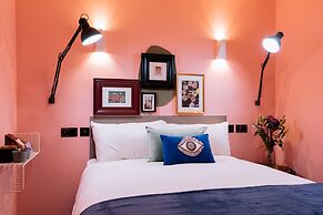 The Warwick by Aura Collection