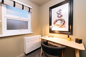 The Warwick by Aura Collection