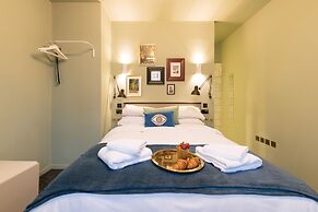 The Warwick by Aura Collection