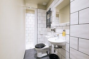 The Warwick by Aura Collection