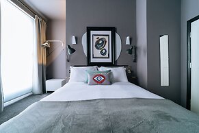 The Warwick by Aura Collection