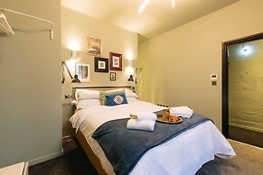 The Warwick by Aura Collection