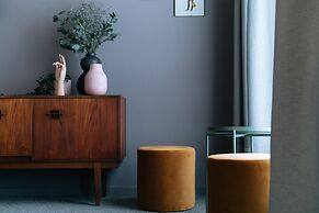 The Warwick by Aura Collection