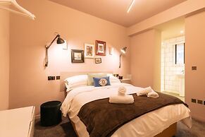 The Warwick by Aura Collection