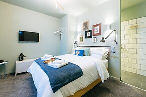 The Warwick by Aura Collection