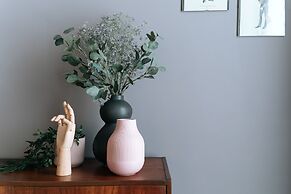 The Warwick by Aura Collection