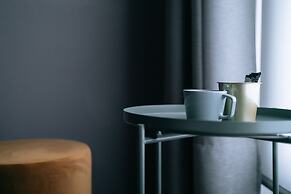 The Warwick by Aura Collection