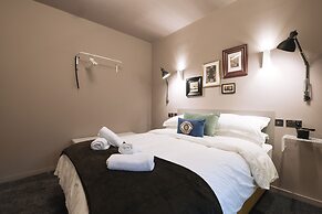 The Warwick by Aura Collection