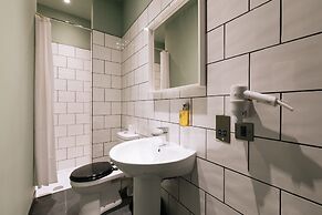 The Warwick by Aura Collection