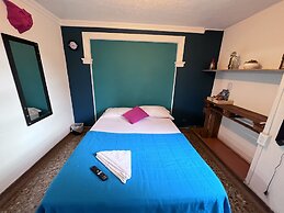 Green Door Boutique - Hostel