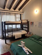 Green Door Boutique - Hostel