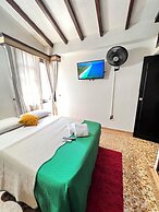 Green Door Boutique - Hostel