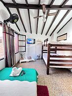 Green Door Boutique - Hostel