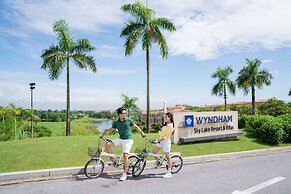 Wyndham Sky Lake Resort and Villas