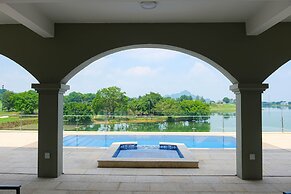 Wyndham Sky Lake Resort and Villas