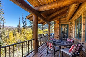 Hilltop Hideaway - Expansive Views From This Private Estate, Hot Tub,