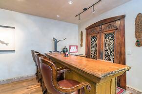 Hilltop Hideaway - Expansive Views From This Private Estate, Hot Tub,