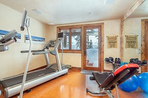 Hilltop Hideaway - Expansive Views From This Private Estate, Hot Tub,