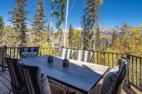 Hilltop Hideaway - Expansive Views From This Private Estate, Hot Tub,