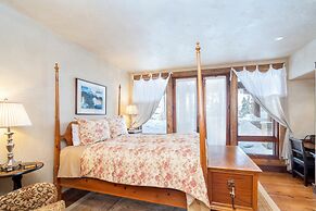 Hilltop Hideaway - Expansive Views From This Private Estate, Hot Tub,