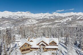 Hilltop Hideaway - Expansive Views From This Private Estate, Hot Tub,