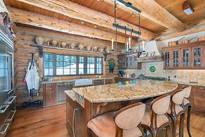 Hilltop Hideaway - Expansive Views From This Private Estate, Hot Tub,