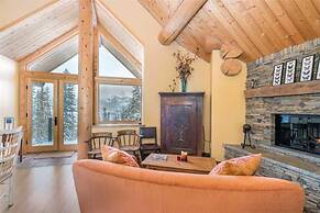 Hilltop Hideaway - Expansive Views From This Private Estate, Hot Tub,